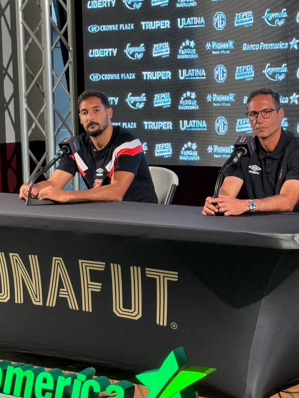 Celso Borges y Marcelo Sarvas acudieron al Día de Medios de la Unafut, de cara a las semifinales.