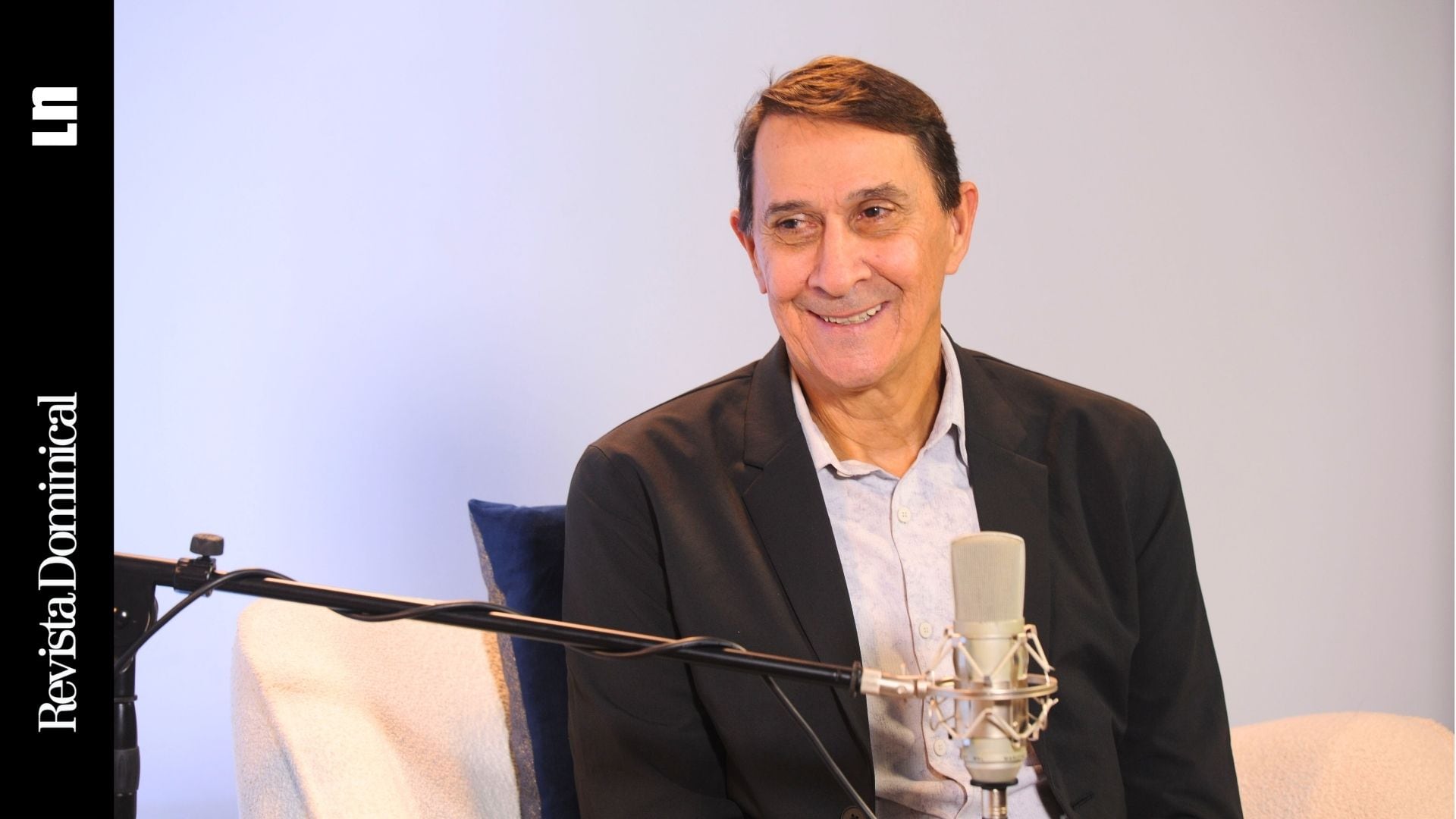 Todo el mundo habla de fútbol las últimas semanas, pero no exactamente de temas felices. Ante la debacle de la Selección Nacional, fuera de un mundial que parecía de entrada fácil, y un alicaído campeonato nacional, ¿quién imagina una salida? Pues le preguntamos a Alexandre Guimaraes.