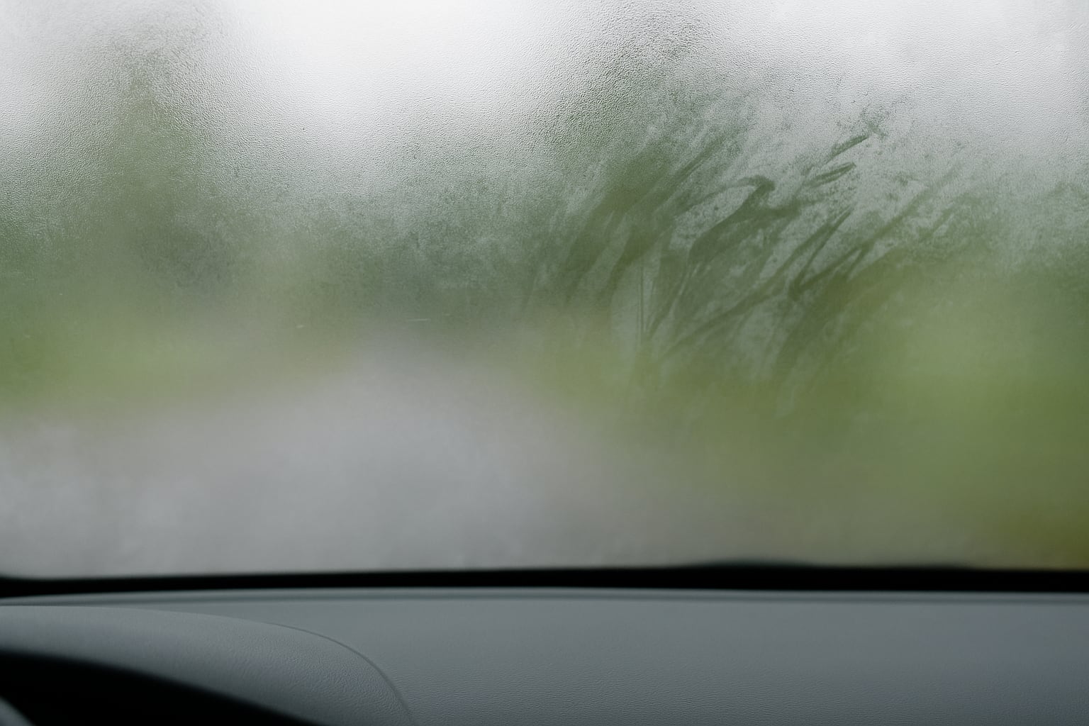 El aire acondicionado sigue siendo útil, pero su uso excesivo aumenta el consumo de gasolina.