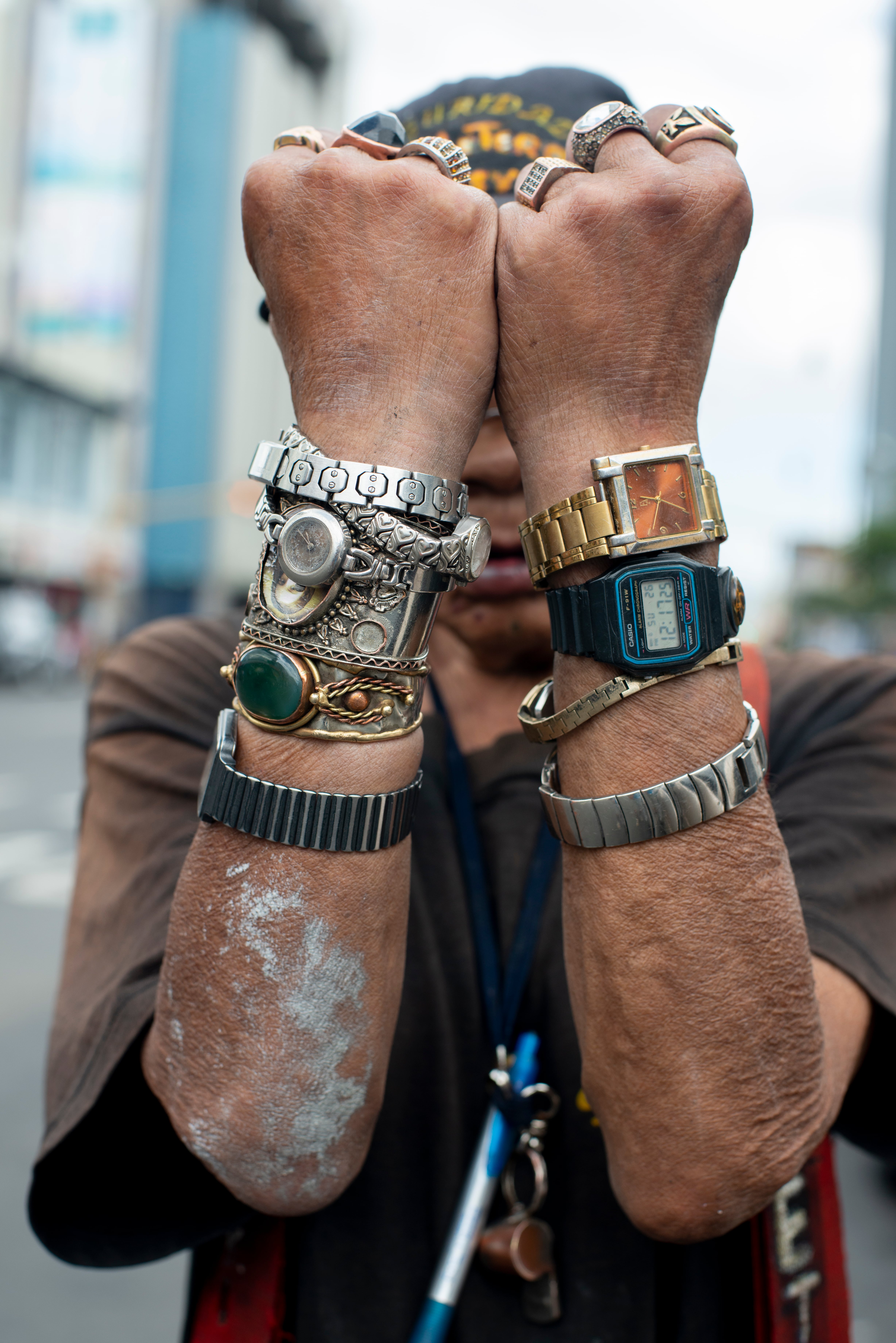 En las fotos de Pablo Cambronero aparecen personajes que habitan San José desde diferentes niveles.