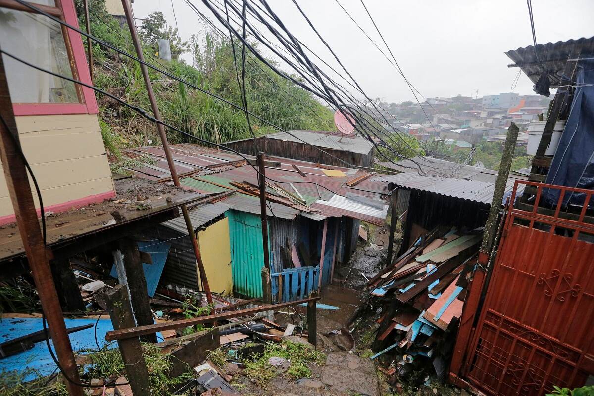Precario en San Rafael de Coronado. De acuerdo con el viceministerio de Energía, los beneficiarios del plan de tarifas eléctricas solidarias solo deberán cancelar entre ¢744 y ¢1.300 por el costo fijo de la red, así como los rubros del tributo a Bomberos, alumbrado público y costo variable de los combustibles.