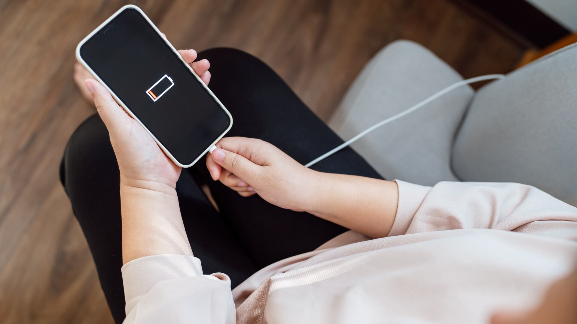 El modo avión permite cargar el celular más rápido y protege la batería al desactivar funciones que consumen energía.