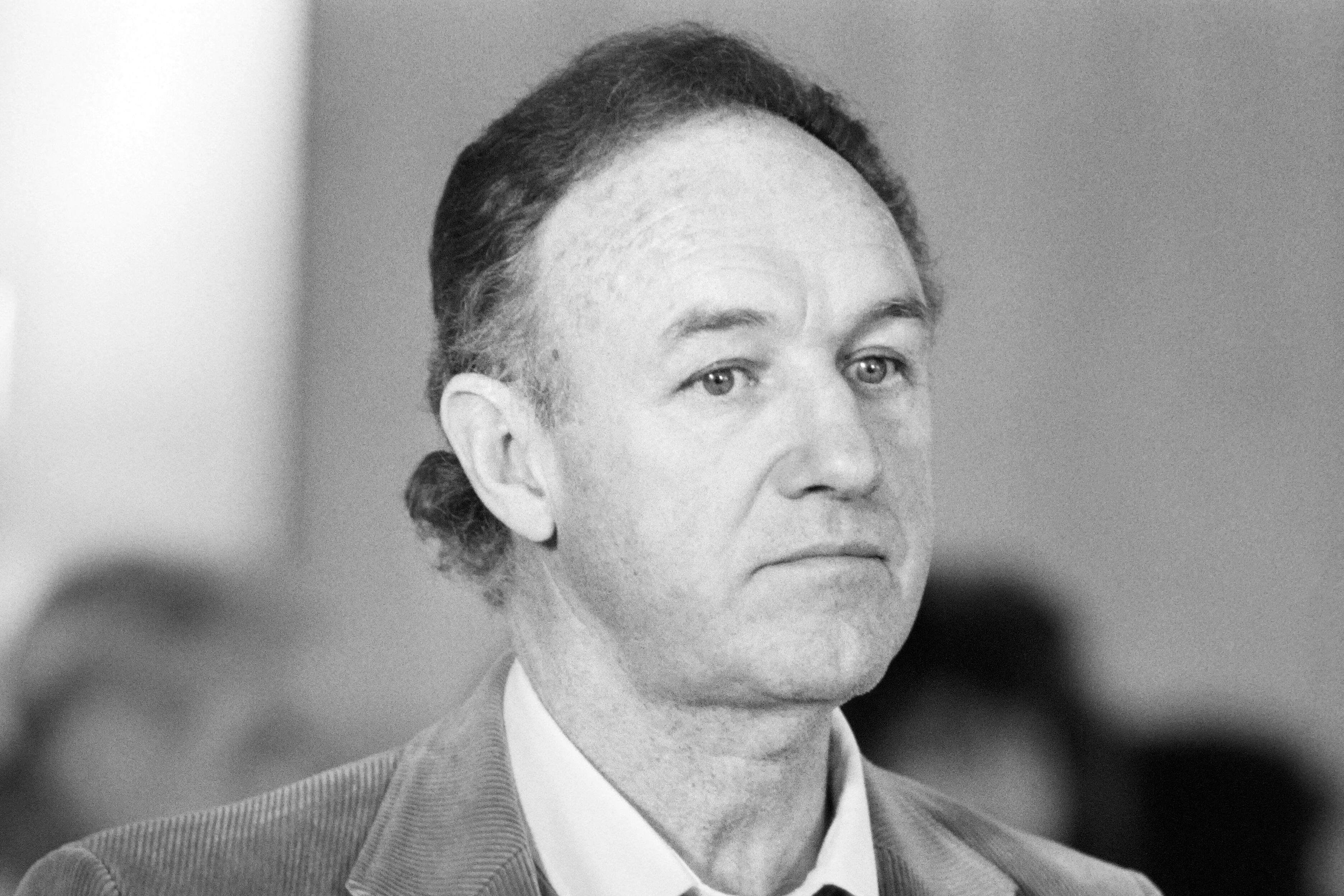 Foto tomada el 7 de enero de 1985 en París que muestra al actor estadounidense Gene Hackman durante el rodaje de la película de suspense 'Target' dirigida por Arthur Penn.