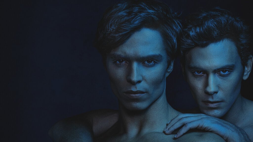 'Monstruos: La historia de Lyle y Erik Menendez' en Netflix está calificada para mayores de 18 años.