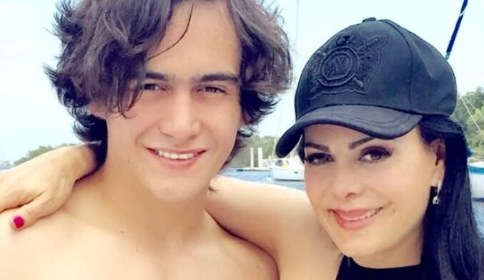 Maribel Guardia y su hijo Julián.