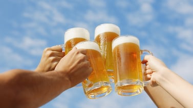 Científico provoca tensión global al crear una cerveza que actúa como vacuna oral