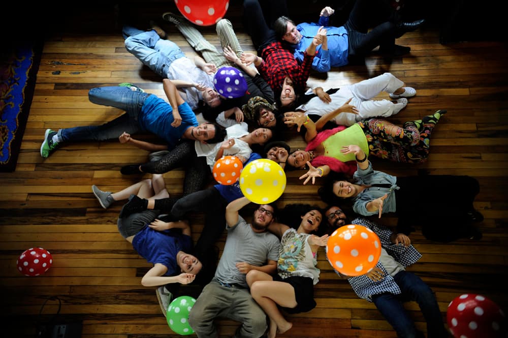 El equipo de La Casona es grande. Está formado por los artistas que ayudan con los montajes y talleres. Diana Méndez.