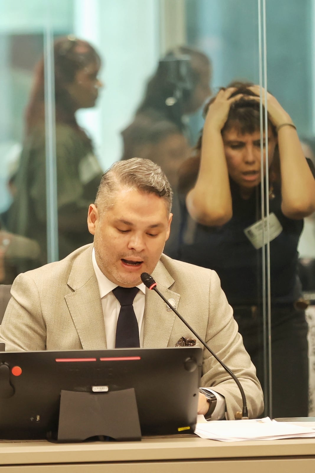 Plantón realizado frente a la asamblea legislativa en contra del recorte a la cultura/ en la imagen Jorge Rodríguez Ministro de Cultura