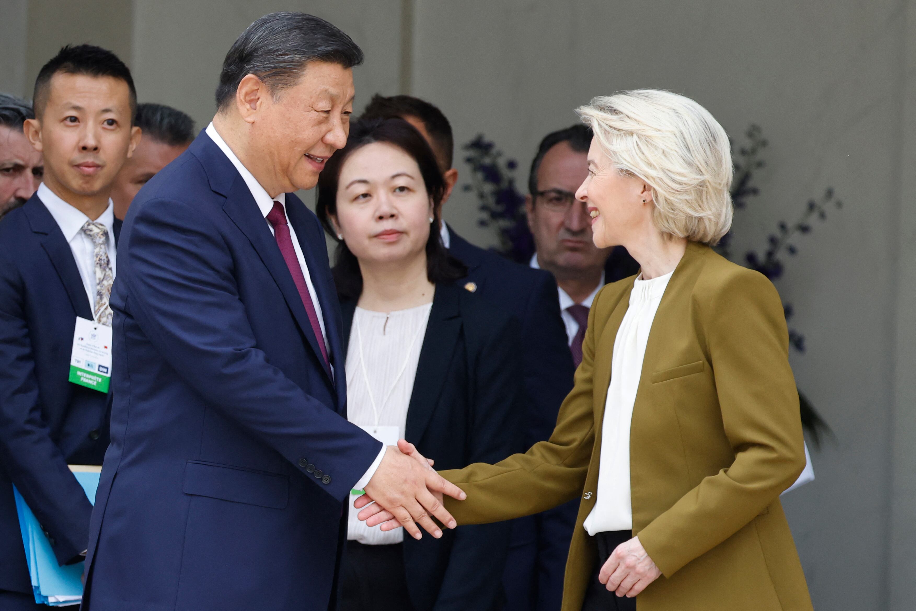 Xi Jinping, presidente de China y Ursula von der Leyen, presidenta de la Comisión Europea