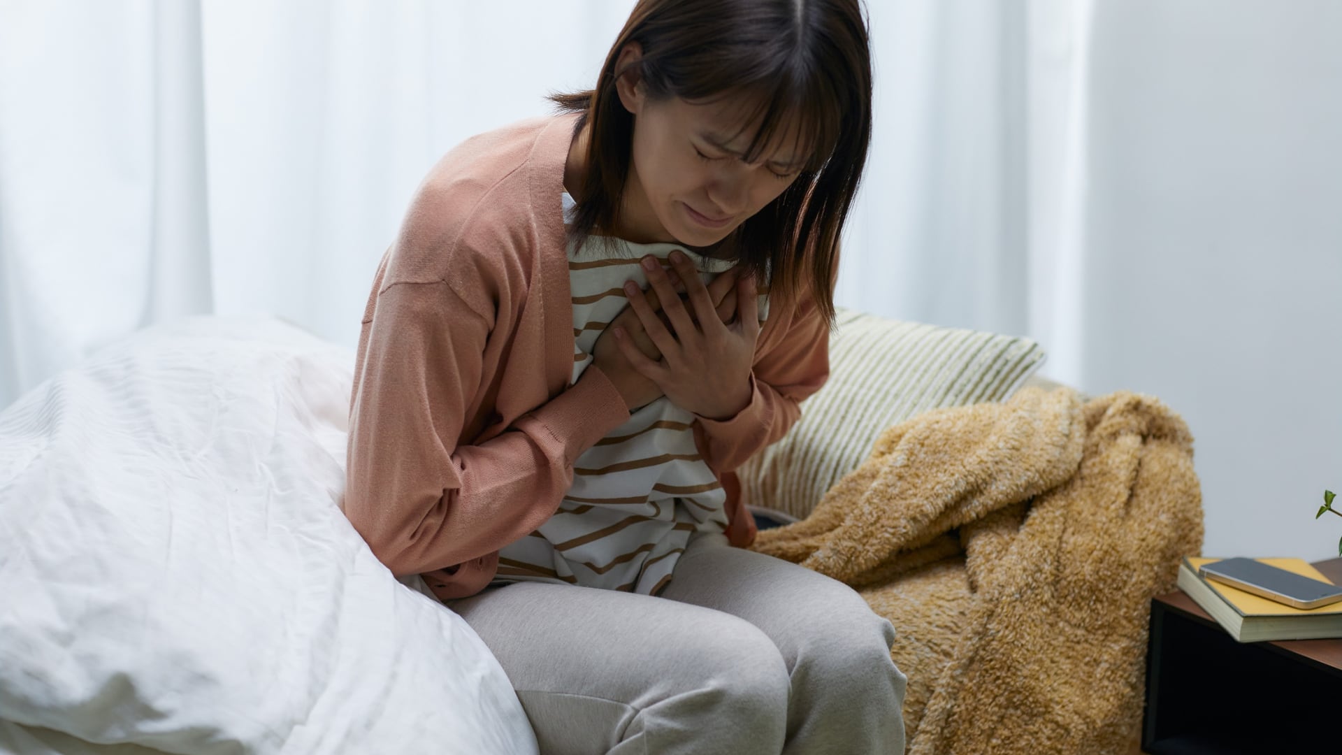 El dolor de pecho súbito y distinto es la señal más frecuente de esta lesión cardíaca que requiere atención inmediata.