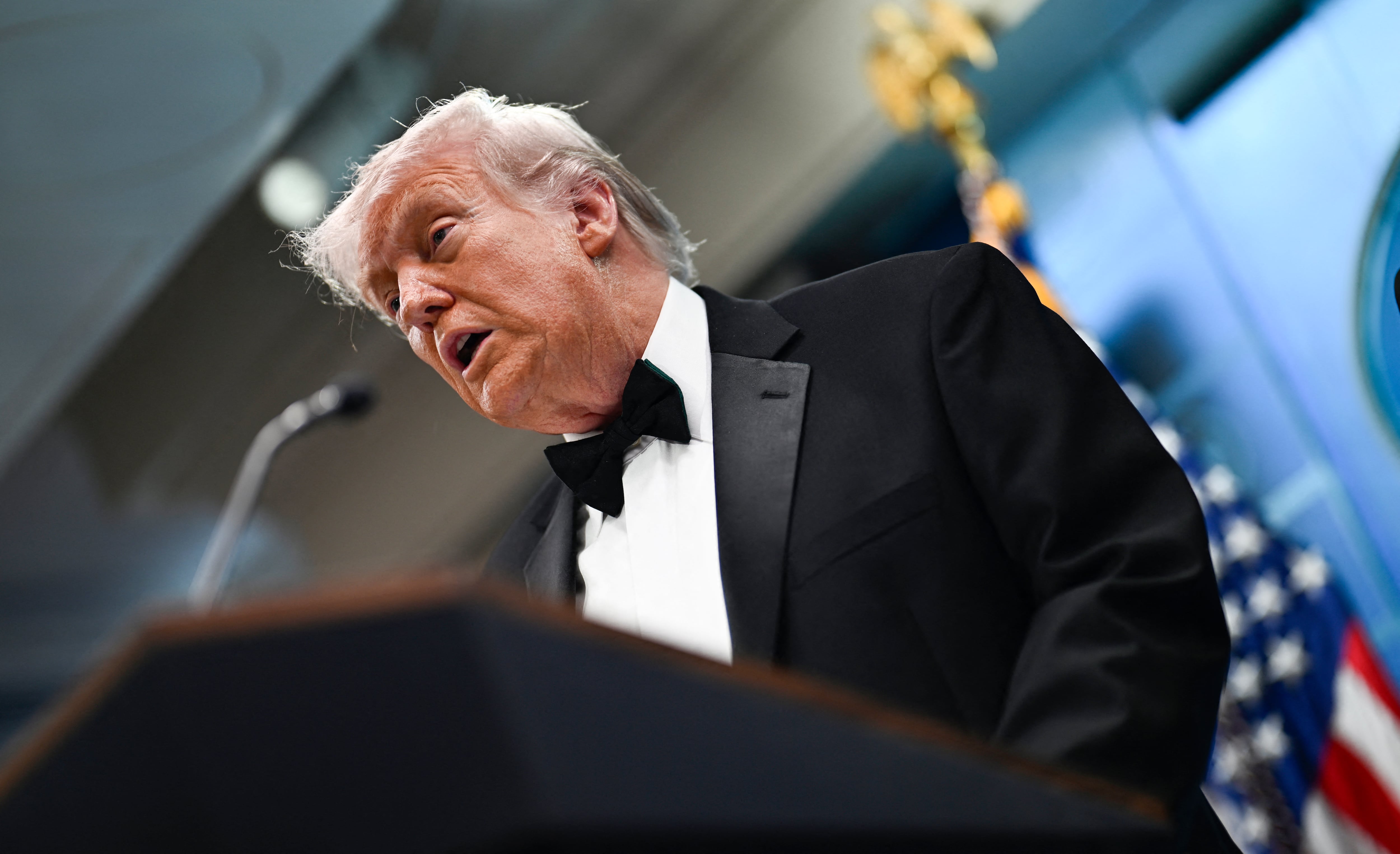 El presidente de Estados Unidos, Donald Trump, habla durante una conferencia de prensa en la sala Brady de la Casa Blanca en Washington, D. C., poco después de un incidente con disparos registrado durante la cena de corresponsales de la Casa Blanca el 25 de abril de 2026.