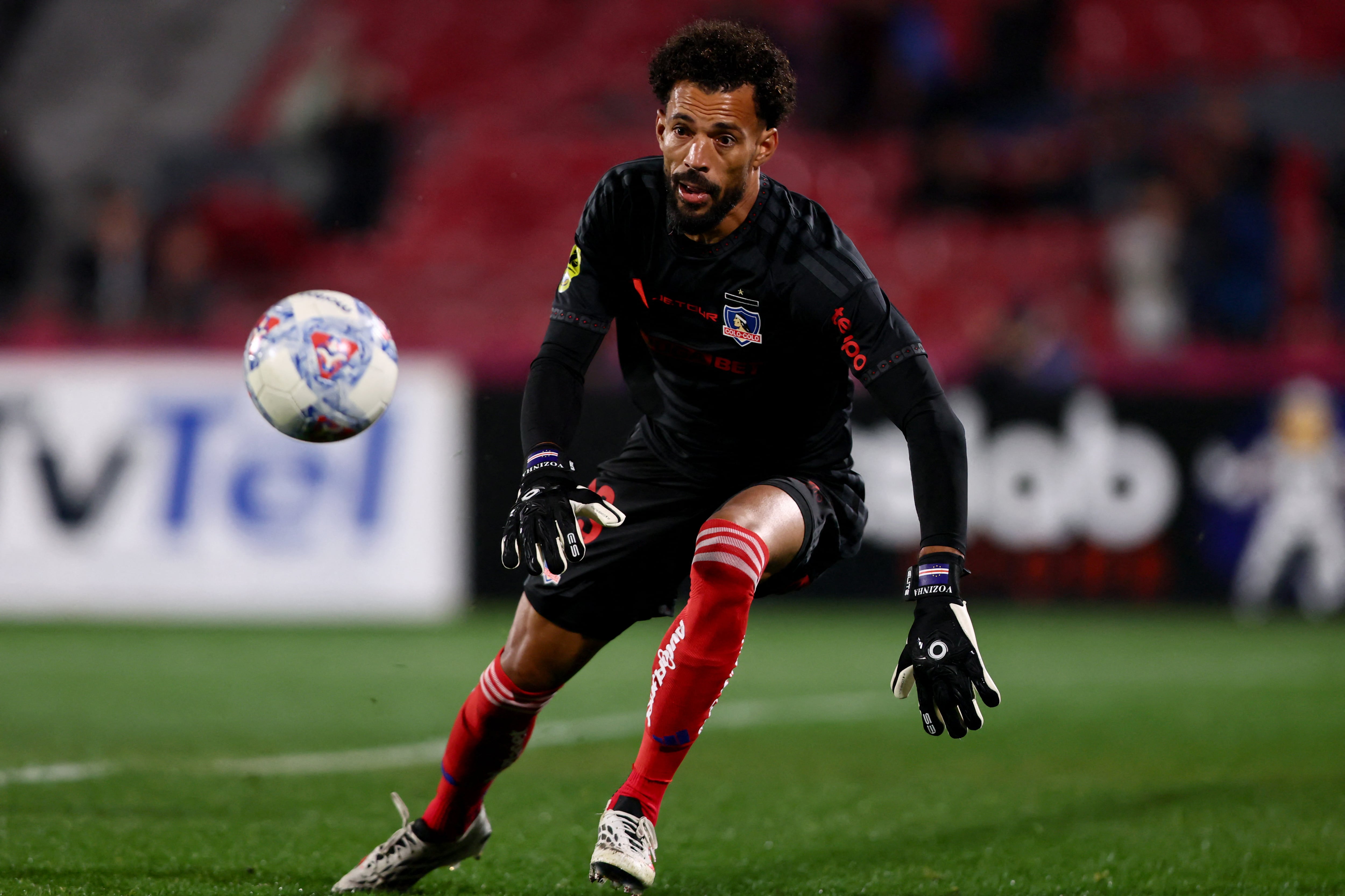 Aunque tuvo poca actividad, Vozinha mostró sus condiciones un par de jugadas en su debut con la camisa de Colo Colo ante Unión Española por la Copa de Chile.