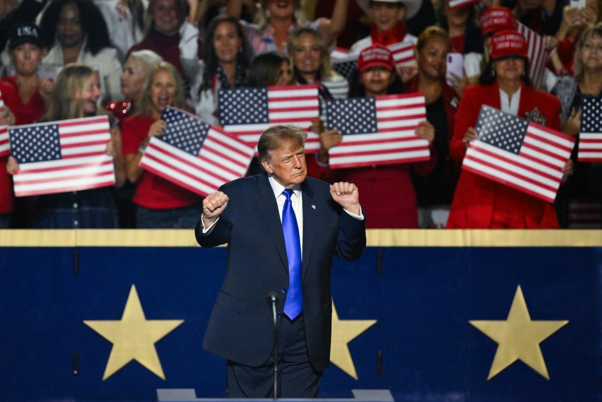 El presidente de Estados Unidos, Donald Trump, baila al concluir sus declaraciones durante la Convención Nacional de Mitad de Mandato del Partido Republicano, en el American Airlines Center, en Dallas, Texas, el 9 de septiembre de 2026.