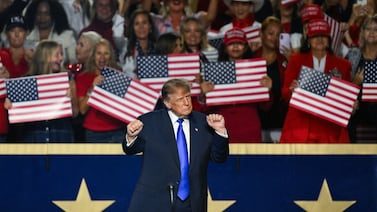 Ante tensas elecciones legislativas, Trump ‘promete’ $5.000 a cada adulto de EE.UU. si republicanos mantienen control del Congreso