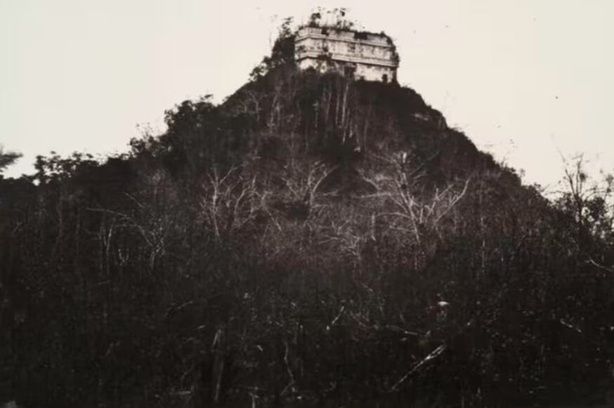 Chichén Itzá, una maravilla maya redescubierta en 1873, guarda secretos de una civilización avanzada en astronomía y arquitectura.