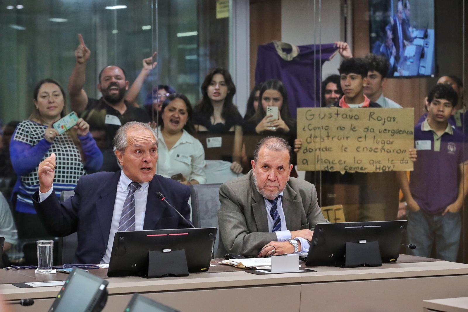08/04/2024 Asamblea Legislativa. Gustavo Rojas Antillón, presidente de la Fundación del Castella fue cuestionado por los diputados de la Comisión de Heredia de la Asamblea Legislativa por la venta del Teatro Arnoldo Herrera del Conservatorio del Castella. Foto: John Durán
