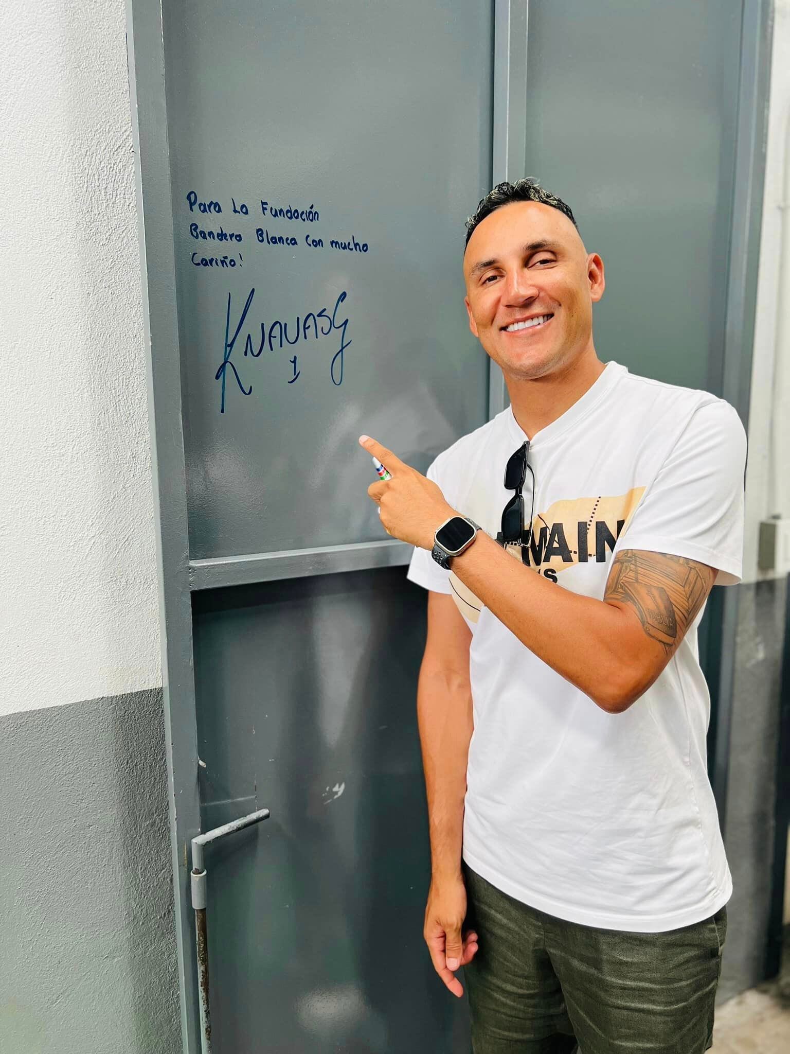 Keylor Navas estuvo presente en la inauguración del centro de innovación de Hatillo. Fotografía: Fundación