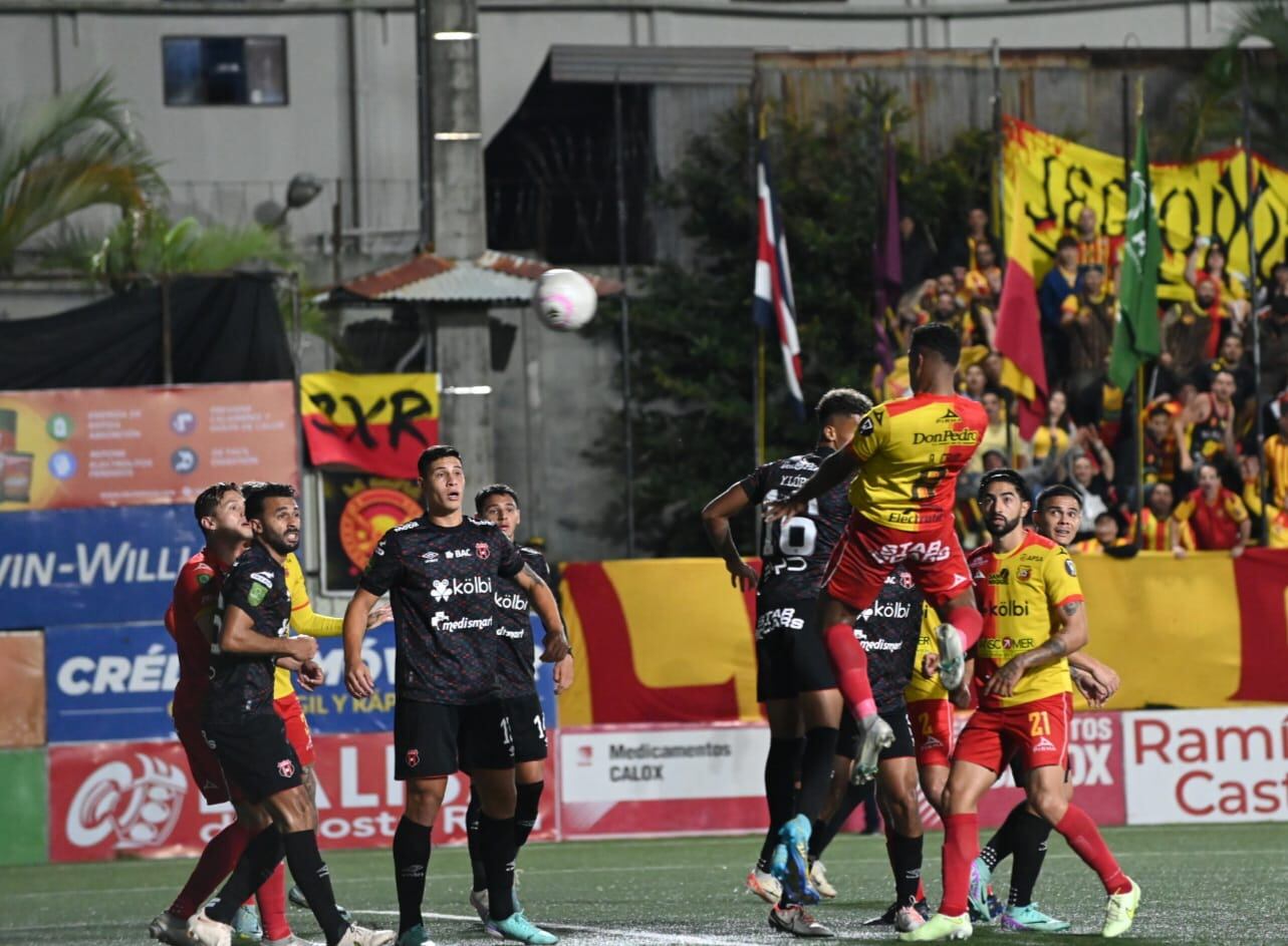 02/12/2023, San Jose, Estadio Colleya Fonseca, partido de ida de la semifinal del torneo de apertura 2023 entre el Club Sport Herediano y Liga Deportiva Alajuelense.