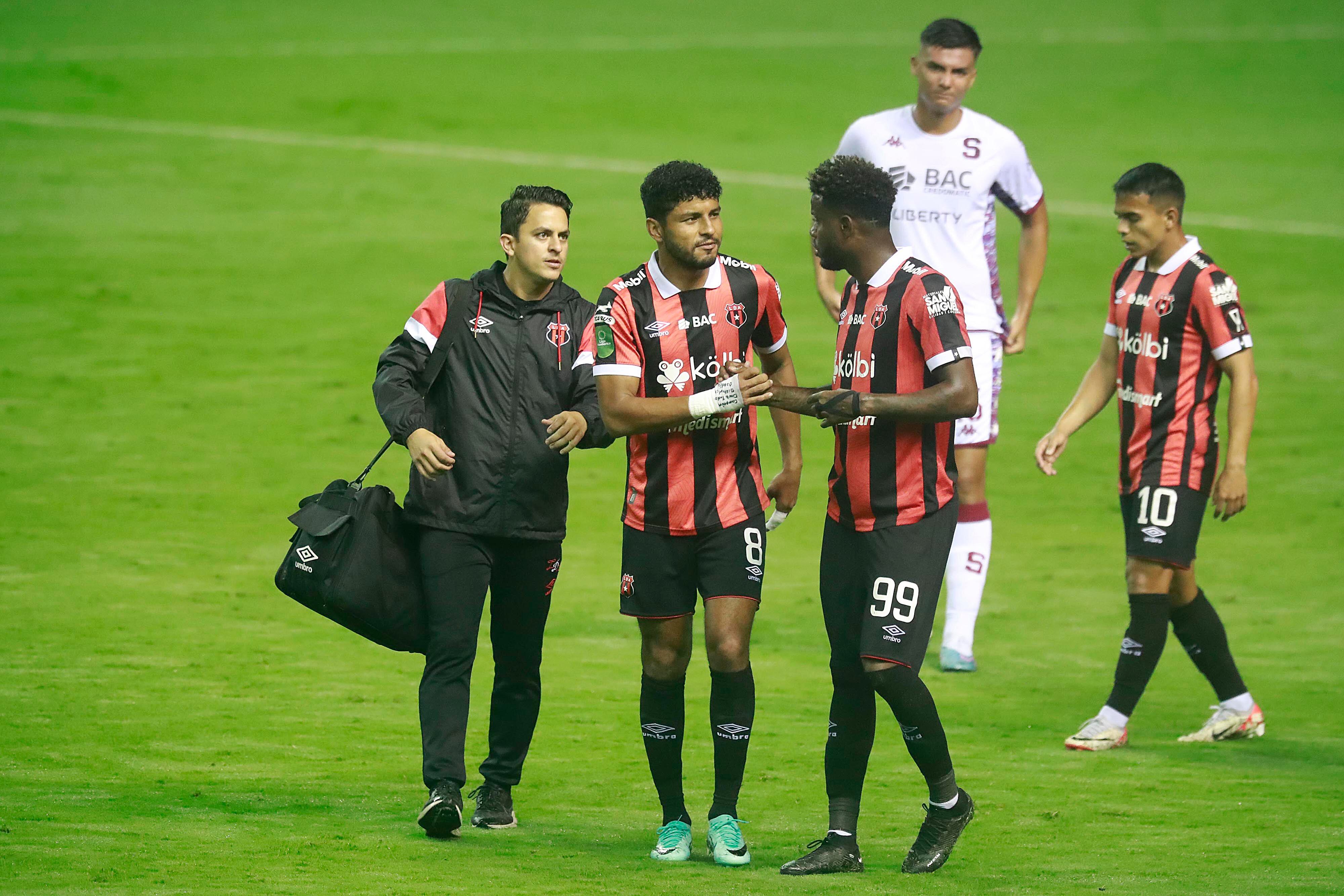 18/11/2023 Estadio Nacional, La Sabana. La Liga Deportiva Alajuelense y el Deportivo Saprissa se enfrentaron este sábado en una nueva edición del Clásico Nacional. Se dio en la final del Torneo de Copa, a estadio casi lleno, con la presencia de las dos aficiones más grandes del país.