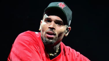 Chris Brown quedó detenido en Reino Unido por agresión y esperará audiencia en junio