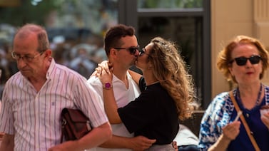 La desobediencia del beso público