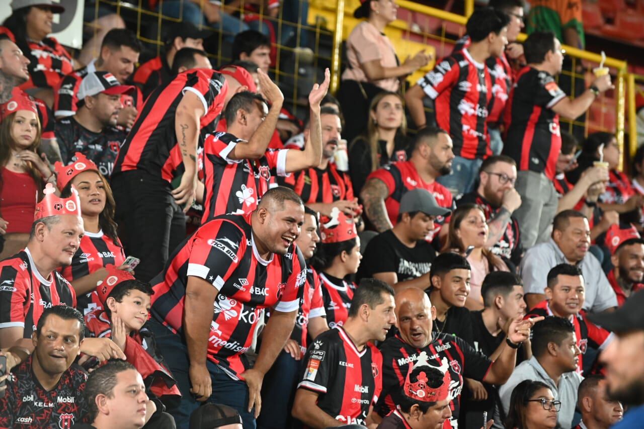 22/05/2024/ Juego entre Liga Deportiva Alajuelense vs Saprissa por el partido de ida por la final de l Liga Promerica en el estadio Alejandro Morera Soto / Foto Albert Marín