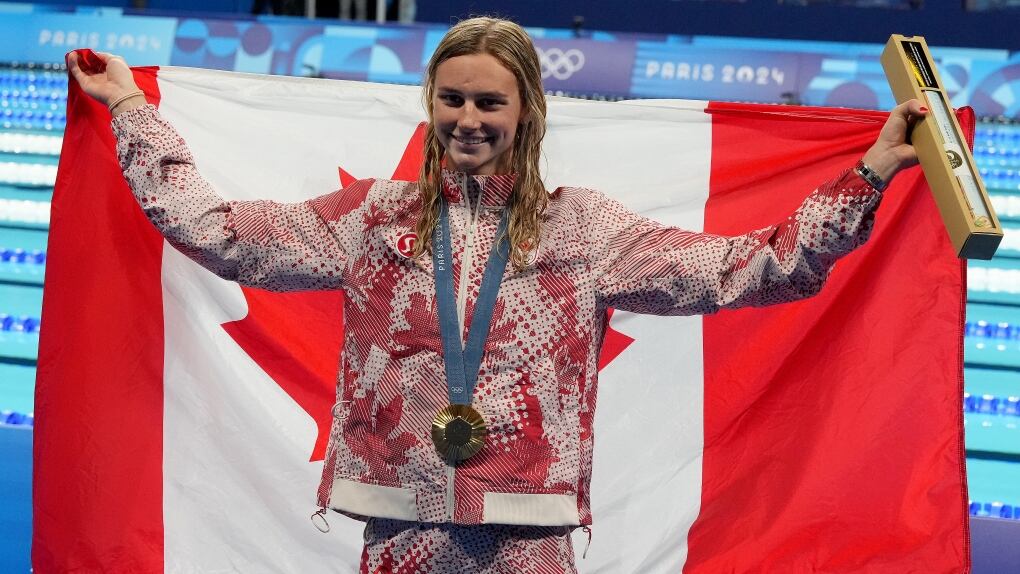 La canadiense Summer McIntosh ganó tres medallas de oro y una de plata en París 2024.