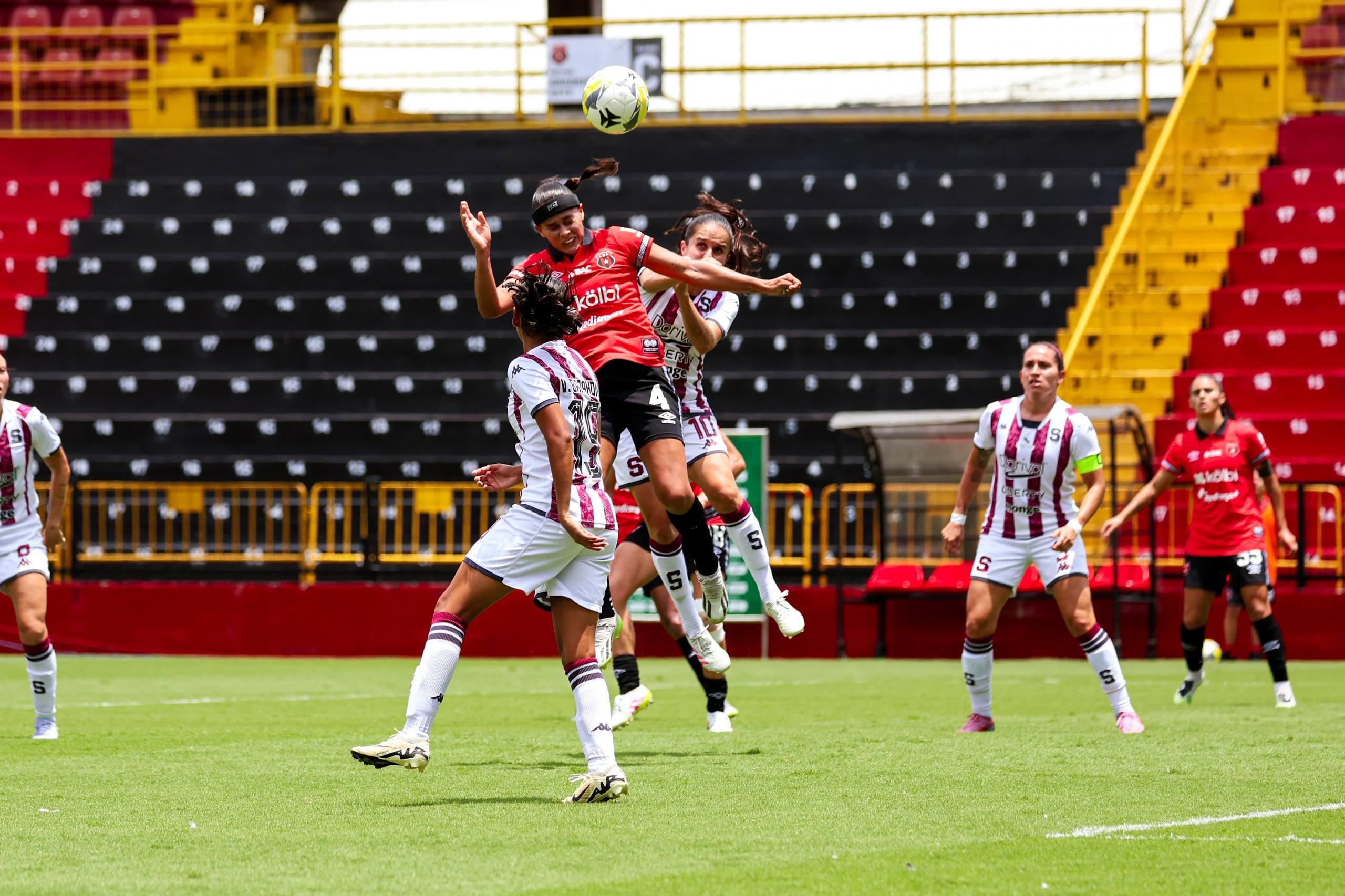 Alajuelense vs Saprissa, estadio Alejandro Morera