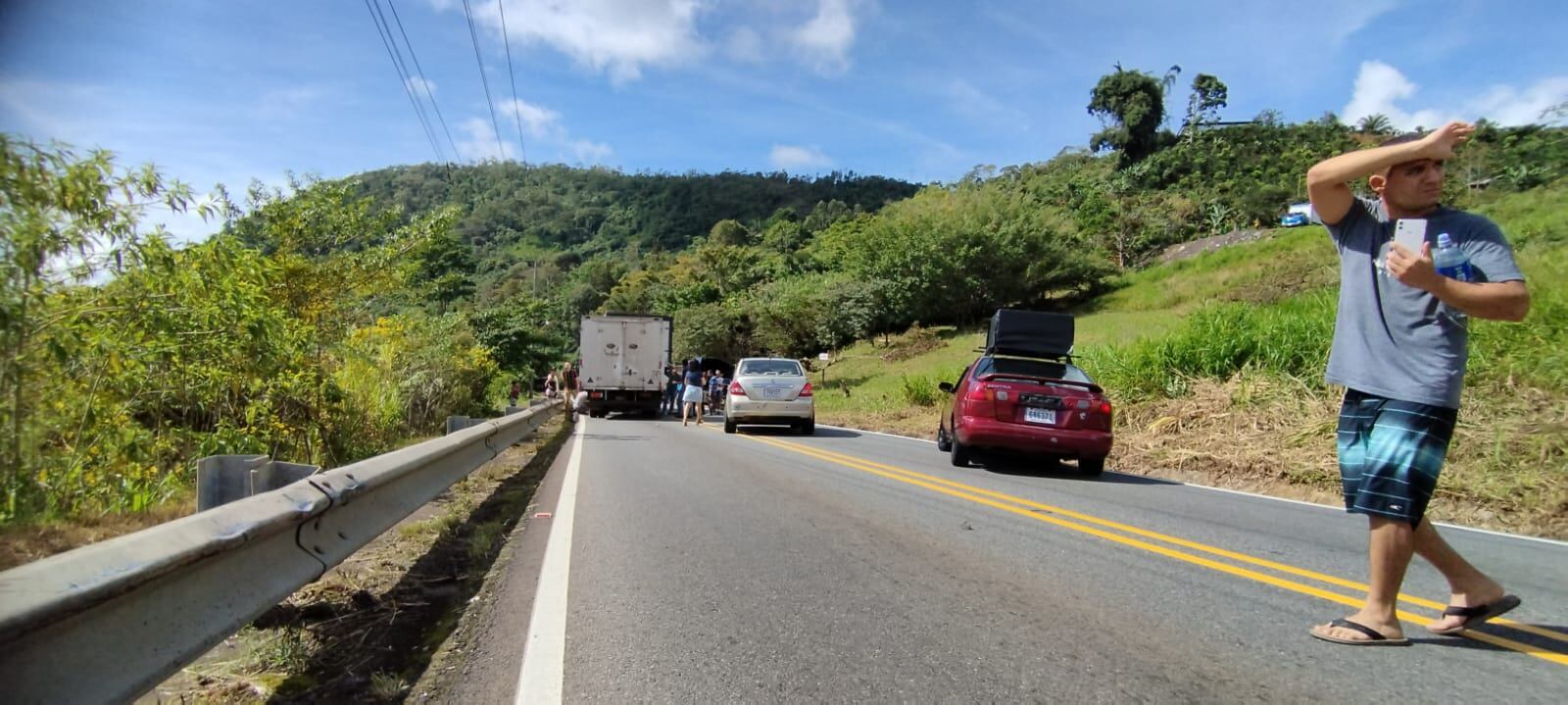 Choque de dos camiones en Pérez Zeledón deja un fallecido