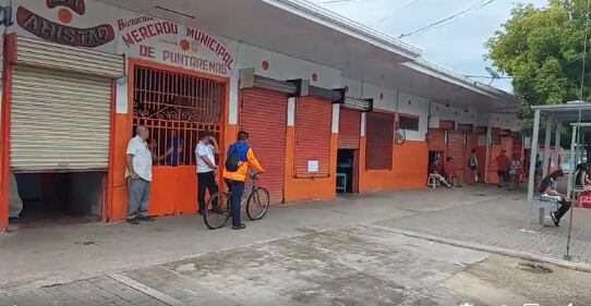 Fotografía externa del Mercado Municipal de Puntarenas.