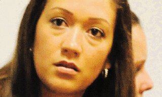 13/10/09. Hora 3.35pm. Carlos Marin y Arelis Marin. El Tribunal de Juicio de Pavas conden a 193 aos de prisin a Juan Carlos Mena Jimnez y 179 aos de crcel a Christian Mora Cantillano, al encontrarlos responsables del ataque que sufrieron tres empleadas del casino White House en Escaz.
Para los jueces, Mena y Mora fueron los autores de los delitos de homicidio calificado, violacin, tentativa de homicidio, privacin de libertad y robo agravado. Pese a lo alto de la pena, los condenados solo pasaran en prisin 50 aos, porque as lo establece la legislacin costarricense.
Los hechos fueron cometidos la madrugada del 28 de agosto del 2008, en perjuicio de Yerlin Marn Salazar, quien falleci, su hermana Arelis, y su compaera de trabajo Angie Peraza.
El Tribunal que dict la sentencia estuvo integrado por Kattia Jimnez Fernndez, quien presidi, Gabriela Rodrguez Morales y Ana Patricia Mora Arias.
El Ministerio Pblico haba solicitado 230 aos de prisin contra Mena y 236 aos contra Mora. La defensora de los acusados, Miriam Bedoya, argument que los delitos no fueron demostrados en el debate. Texto Otto Vargas. Fotos Carlos Len/LN.