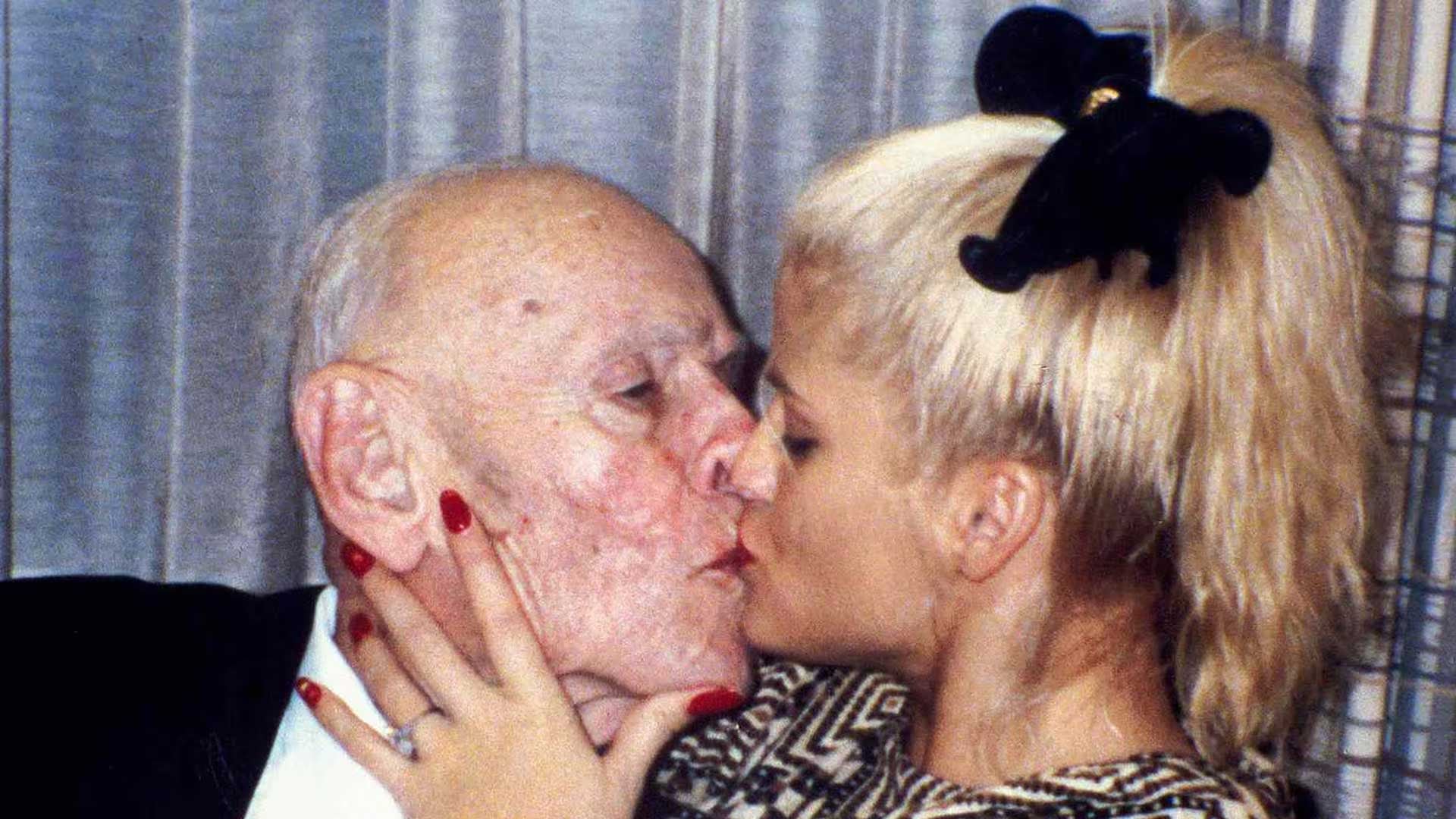 Anna Nicole Smith y J. Howard Marshall: una boda polémica y una lucha por la herencia que terminó en tragedia.