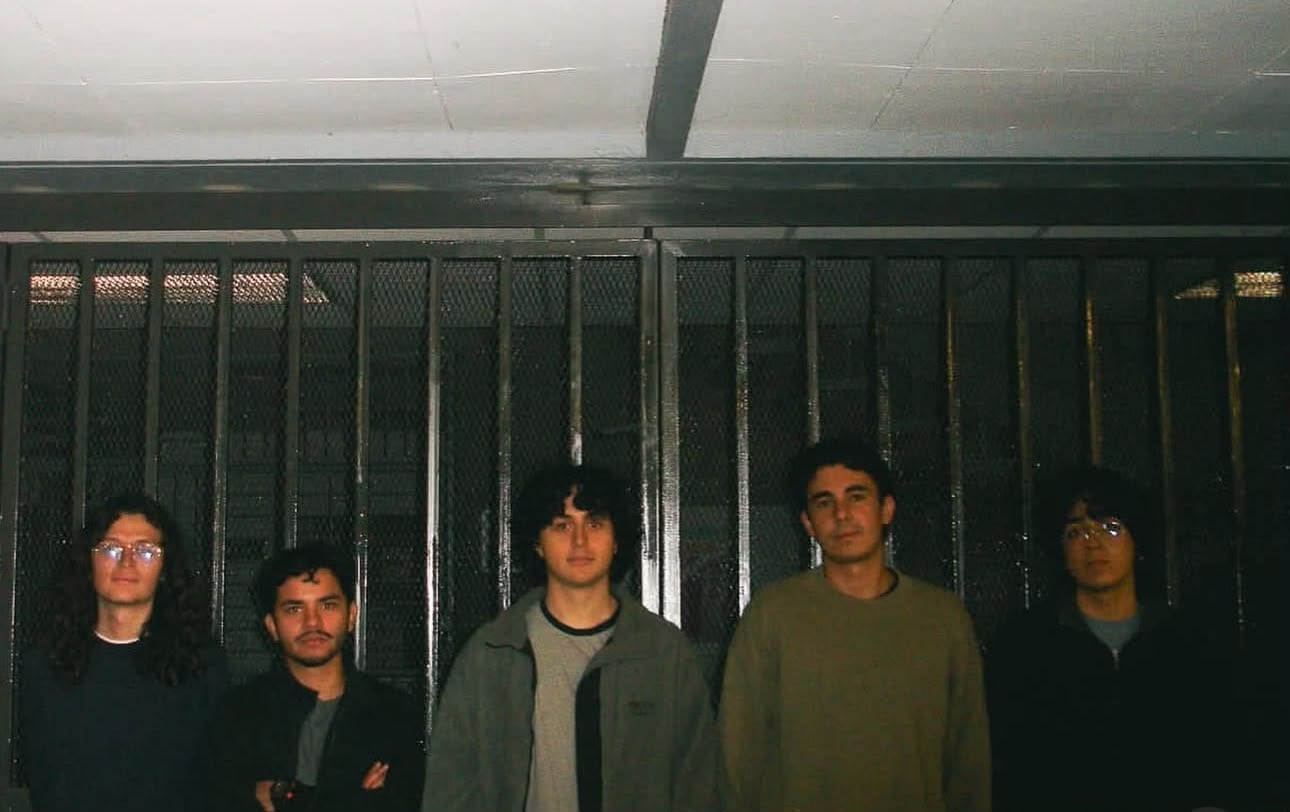 La banda tica No es casa para siempre lanzó en todas las plataformas su nueva música. s