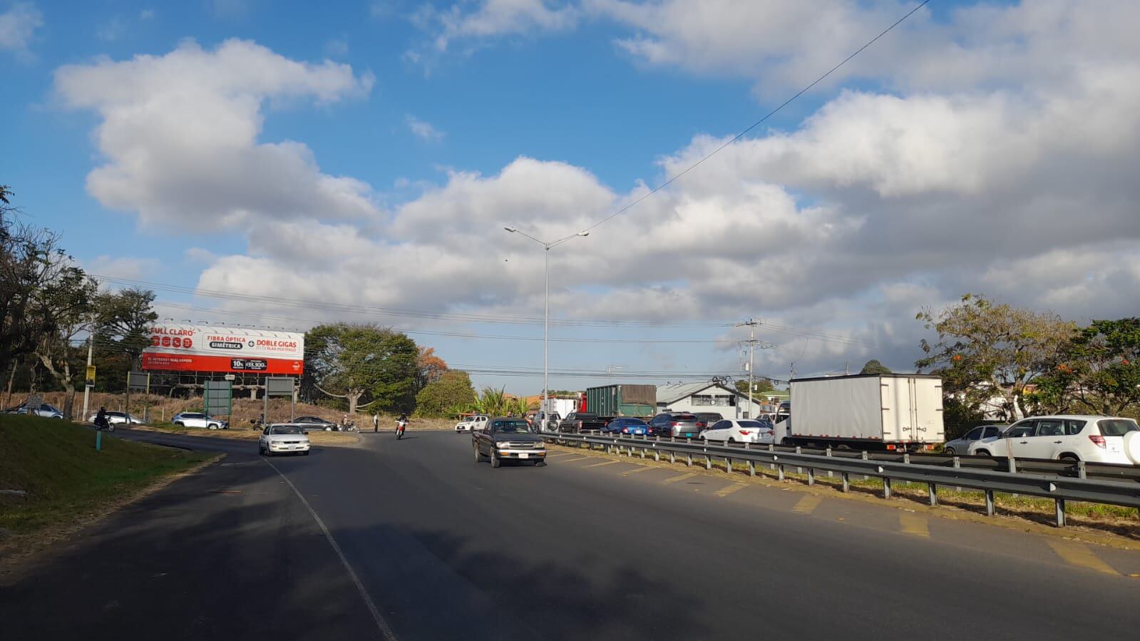La rotonda en Hacienda Vieja busca aliviar la circulación en el cruce donde se distribuyen los flujos que vienen desde la Florencio del Castillo hacia Curridabat y San Francisco de Dos Ríos . Foto: MOPT.