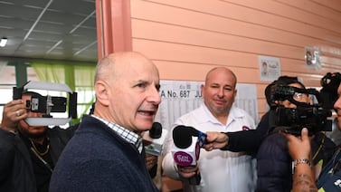 ¿Estará Rodrigo Chaves en el chat de WhatsApp de los expresidentes? Así respondió José María Figueres