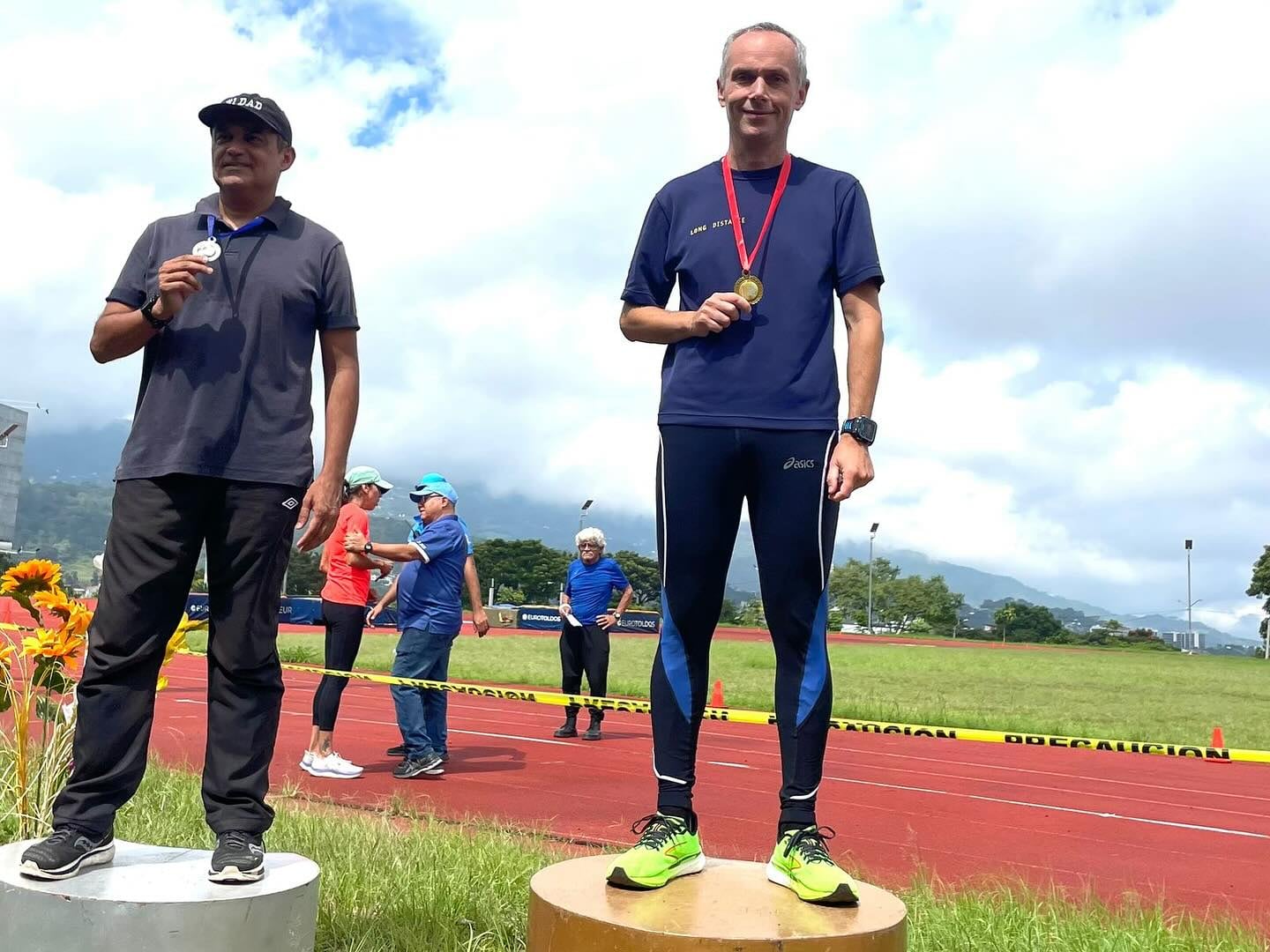 En septiembre del 2024 la Embajada de Alemania en Costa Rica felicitó a Mario Genz por su medalla de oro en los 5000 metros planos, categoría 50+, durante el campeonato nacional de pista y campo Máster de Costa Rica.
Según la embajada, Genz era un deportista nato, quien además de correr le gustaba bucear, resolver casos consulares y jugar con su hija e hijo.