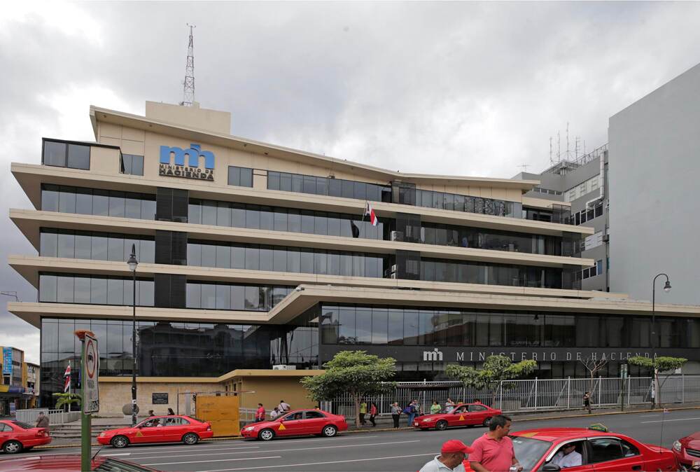 Hacienda pidió 12 plazas para aduanas y tributación. | ARCHIVO
