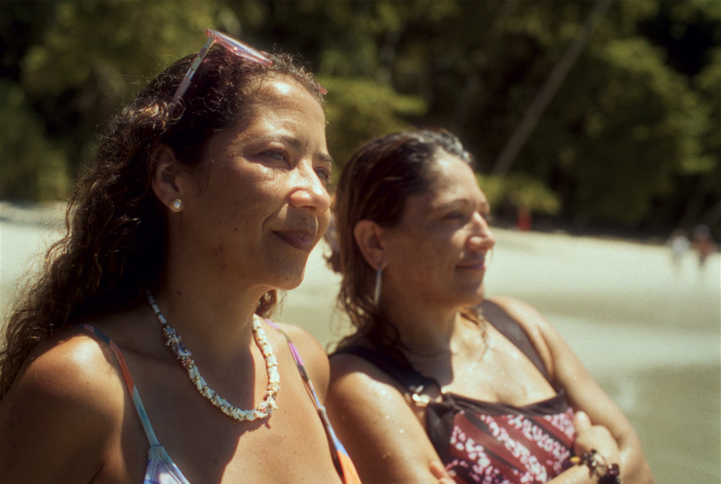 María Luisa Garita y Beatriz Ospina en 'Bye Bye, Paraíso', de Kim Elizondo.