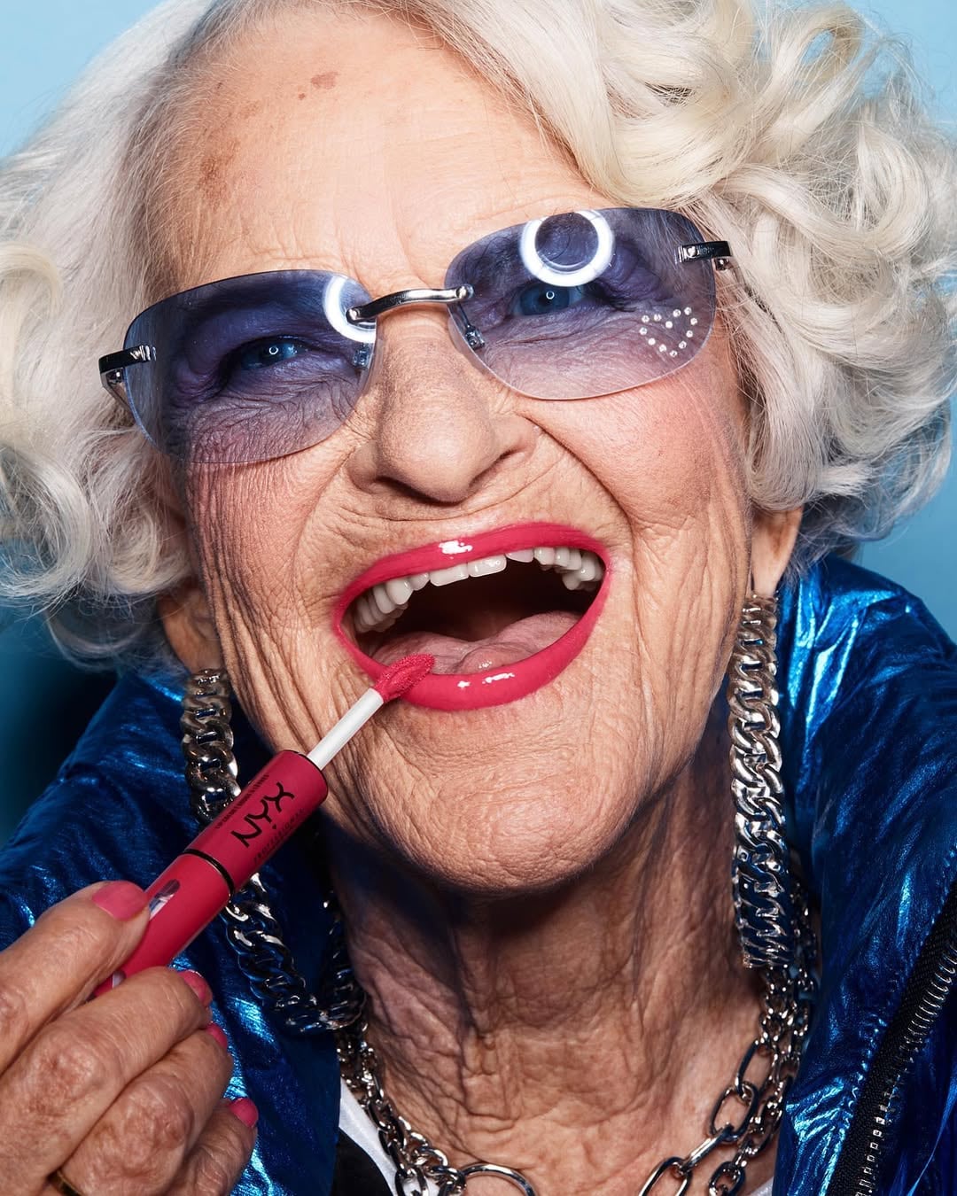 Helen Vanwinkle participó en campañas de maquillaje con marcas como “Urban Decay” y “Nyx Cosmetics”, además de lanzar su propia línea en Sephora.