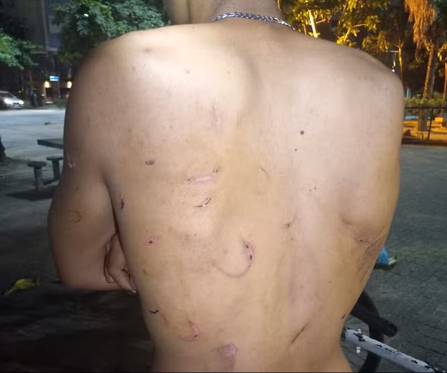 El joven vivía con su amiga en Río de Janeiro, donde sufrió agresiones y amenazas por una deuda que no contrajo.