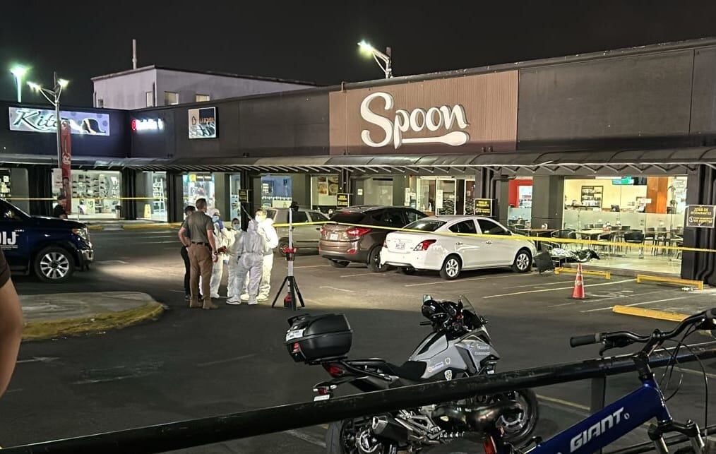 La zona donde se produjo el tiroteo quedó custodiada por agentes de la Fuerza Pública y el Organismo de Investigación Judicial.