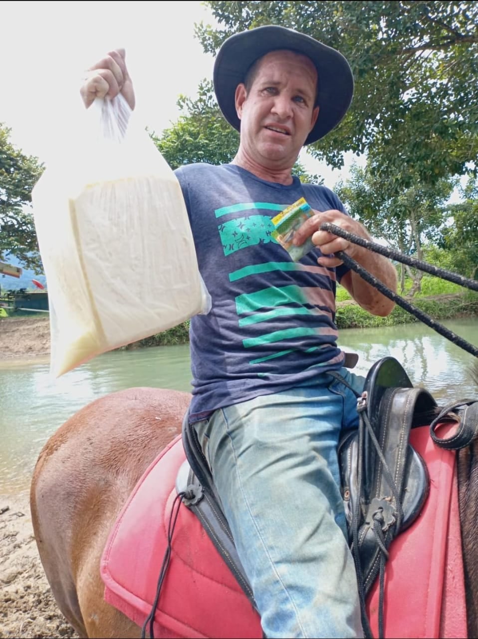 Reymer Novo Espinoza era un apasionado por la actividad ganadera, se ganaba la vida como productor de queso, huevos y otros productos. Fue asesinado en enero 2023 tras una disputa con otro finquero de Palmar Norte de Osa.