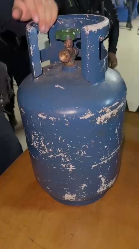 Oficiales de la Fuerza Pública decomisaron en María Reina de Hatillo, un cilindro de gas que era usado para ocultar drogas.