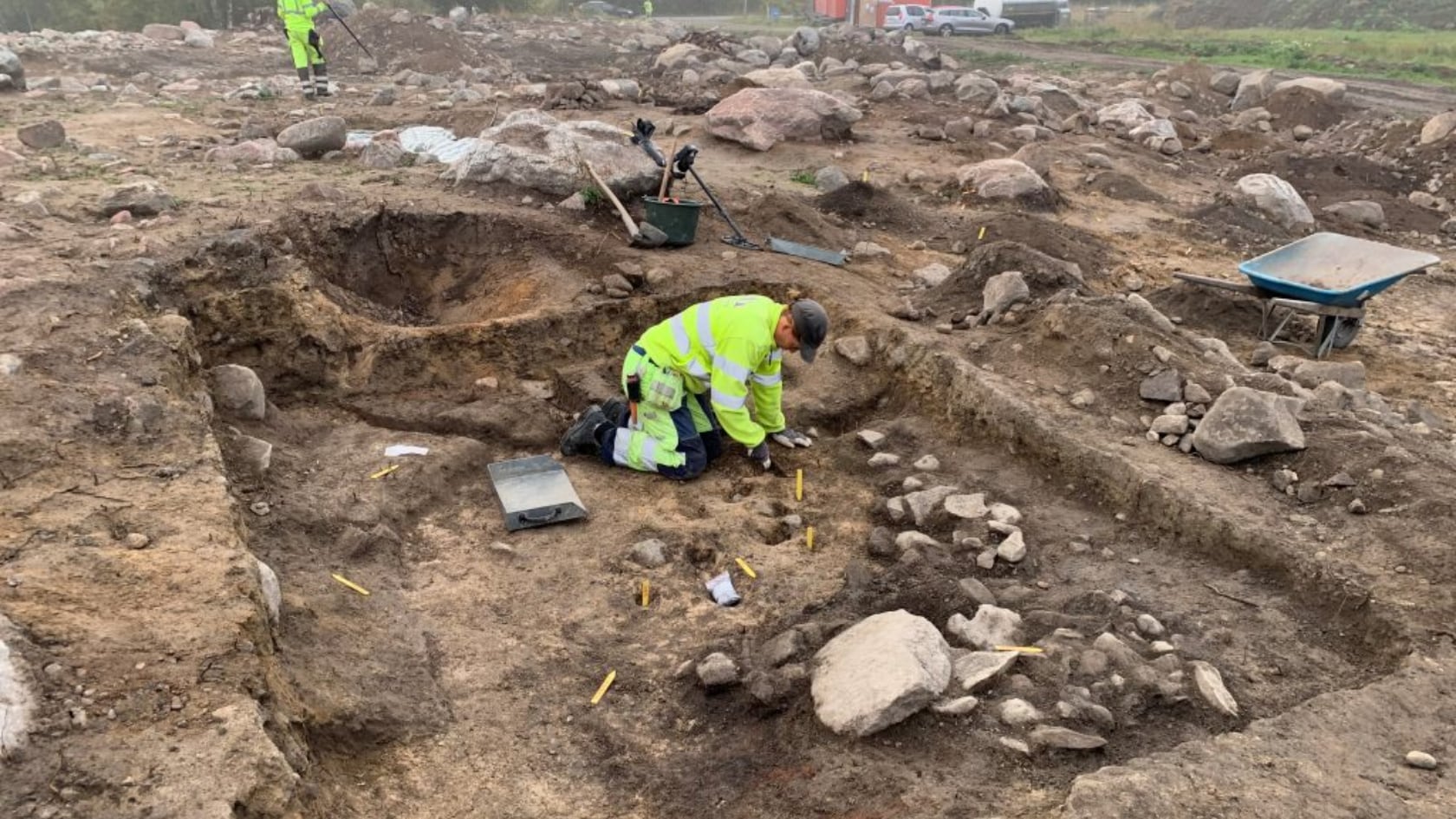 Restos humanos, tesoros de plata y piezas únicas amplían el conocimiento sobre la organización social y las creencias vikingas.