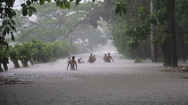 En imágenes, el drama que dejaron las lluvias: rescates, ríos crecidos y comunidades bajo el agua