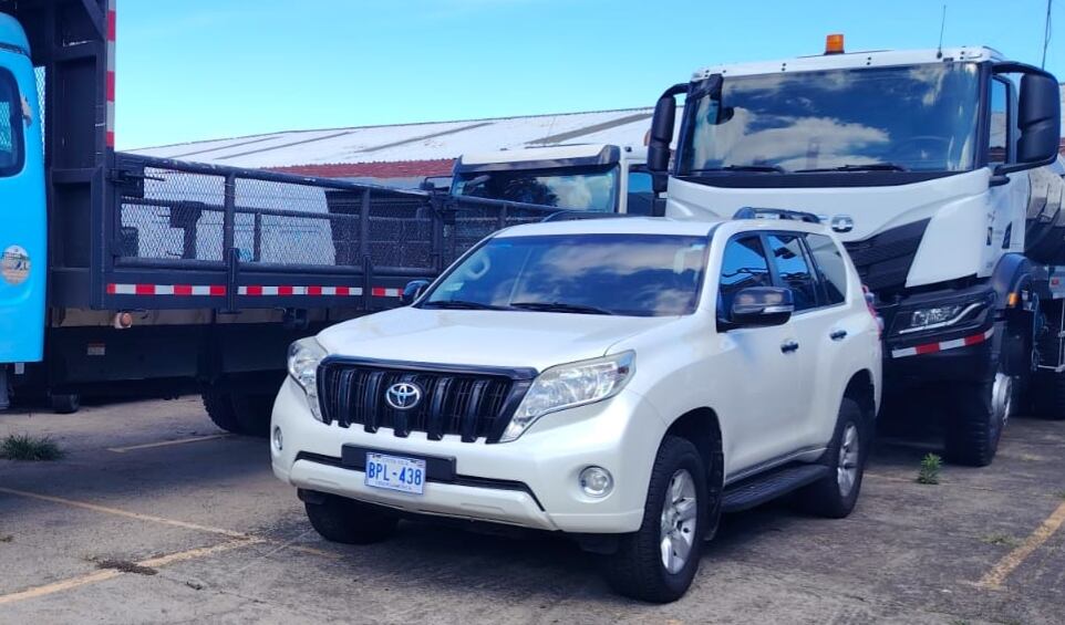 Vehículos Toyota Prado modelo 2017 entregado a empresa vendedora de carros en la suma de $18.600 según datos en contratación del AyA en Sicop. Fotografía: