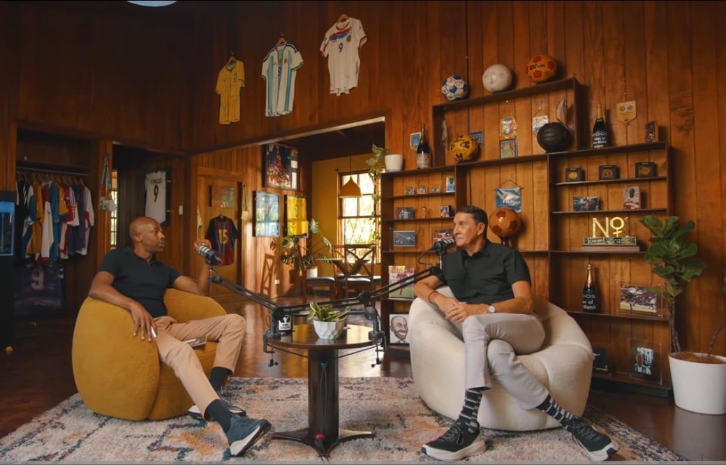 Paulo Wanchope y Alexandre Guimaraes se sentaron a hablar de fútbol y el tiempo pasaba sin que ninguno de los dos se percatara.