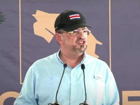 Rodrigo Chaves se pronunció contra el presupuesto de las universidades públicas durante gira por Talamanca, Limón