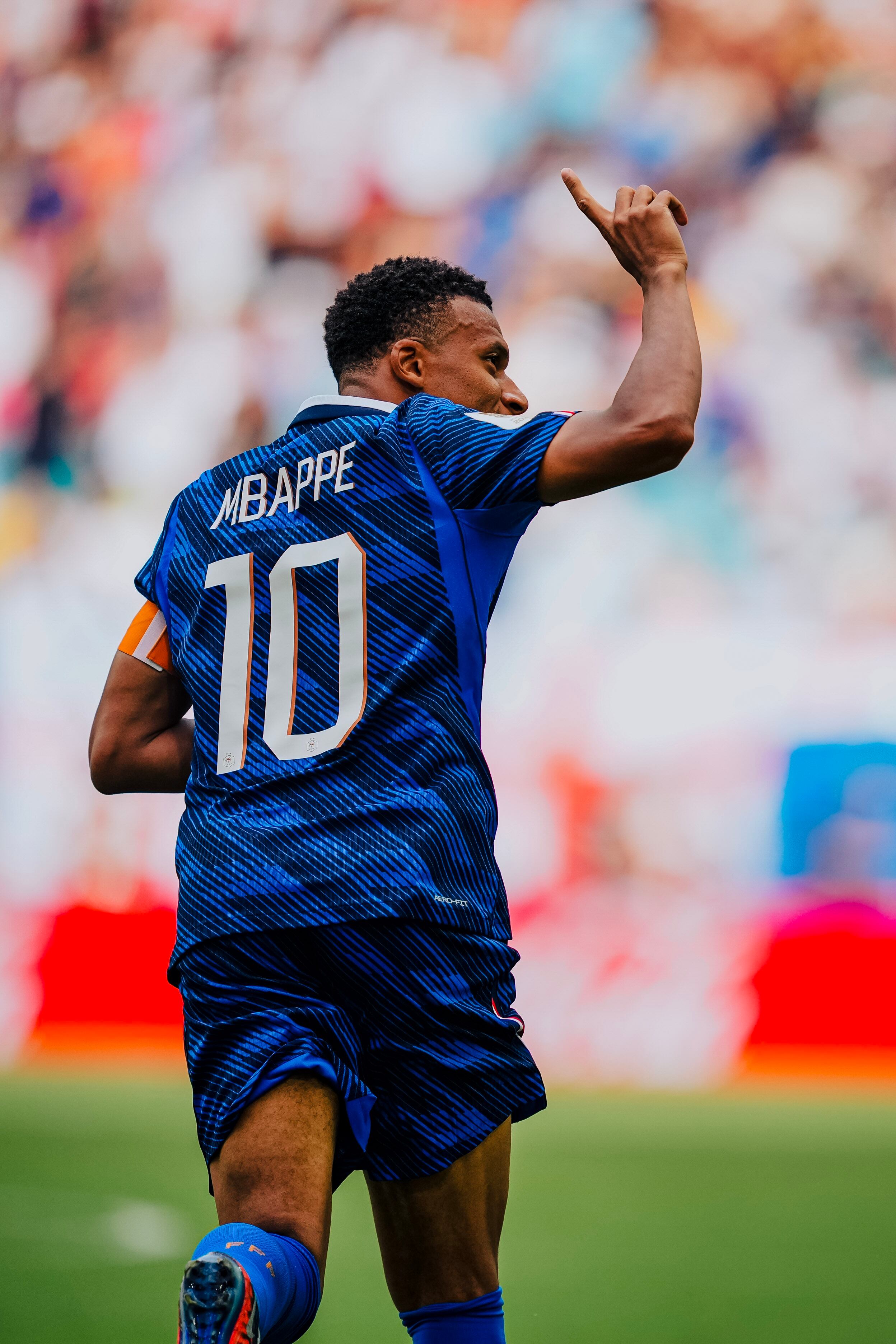 Kylian Mbappé convirtió dos goles y aportó una asistencia en el partido entre Francia e Inglaterra.