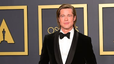 Mujer cree que se va a casar con Brad Pitt, pasa horas en el aeropuerto esperando al actor y llaman a la policía